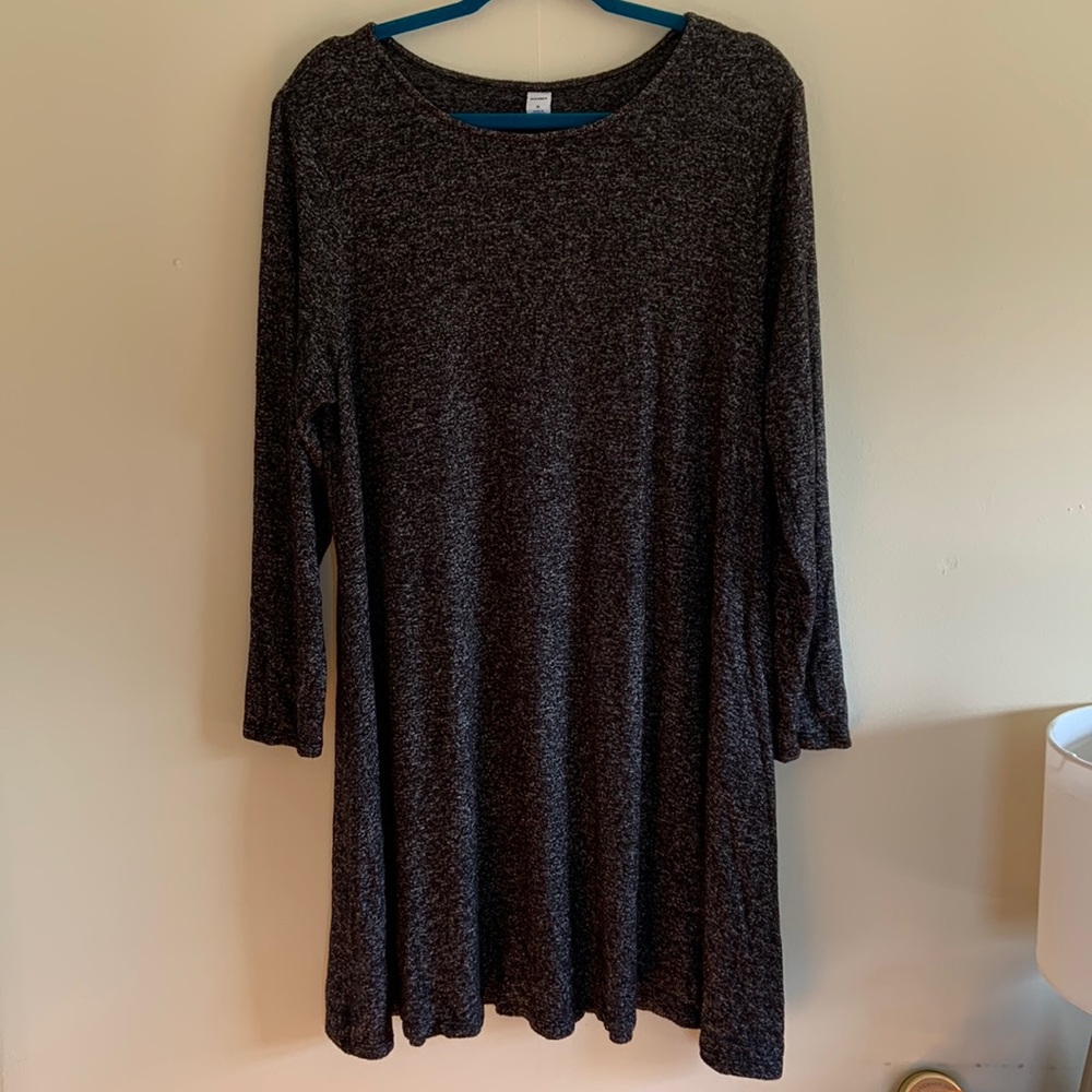 Comfy, cozy Old Navy swing dress! 🖤